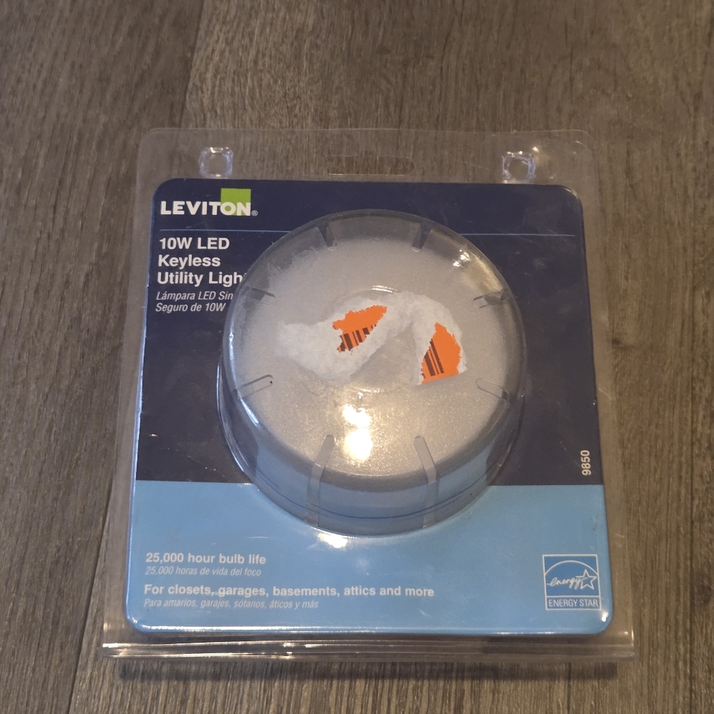Leviton 10-Watt LED Ceiling Keyless Lamp Holder, White 9850